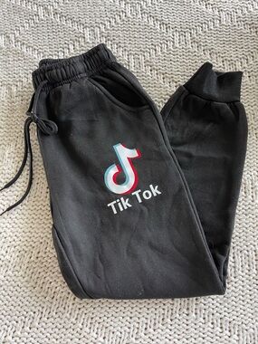 TikTok Logo Jogger Sweatpants Black Graphic Lounge Athletic Drawstring Boys Sz 6